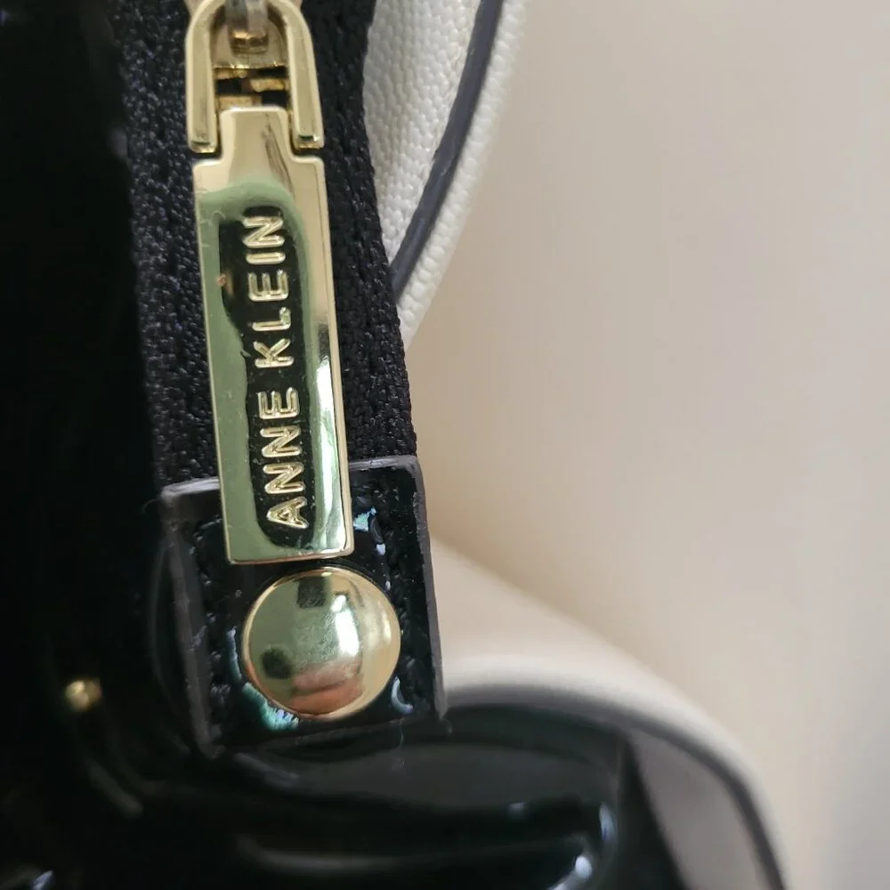 ANNE KLEIN Luxury Handbag white with black and gold‎ accents